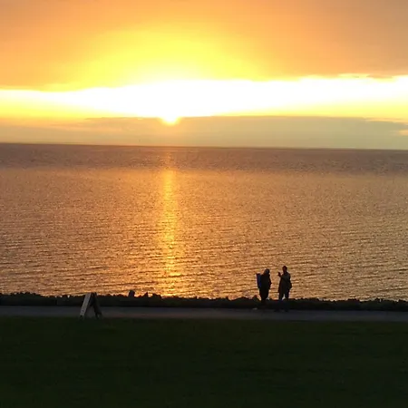 Traumwagen An Der Muehle Holiday home Thalingburen